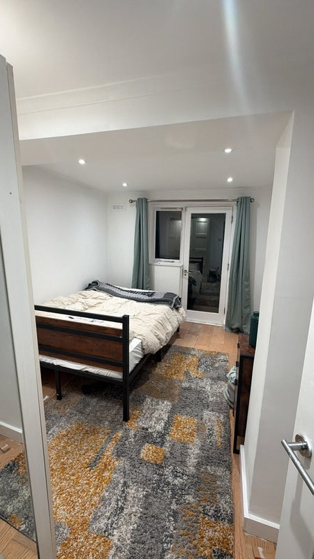 Room Kelvin Road in Greater London