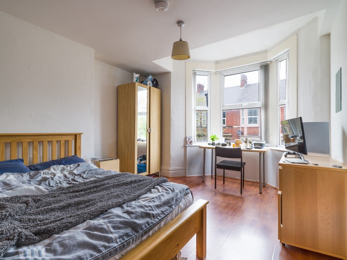 Flat Helmsley Road in Newcastle upon Tyne