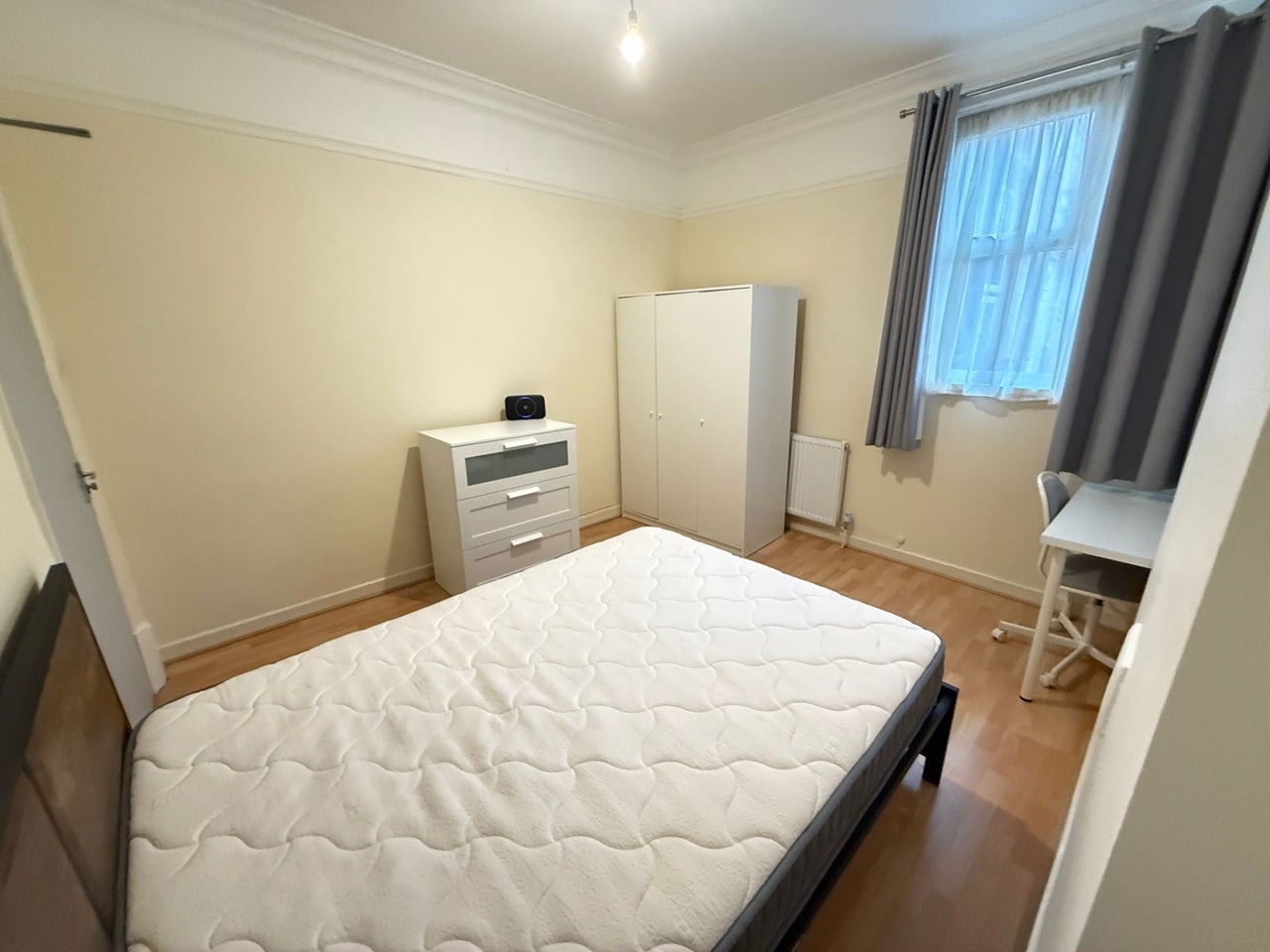 Room East Park Road in Leicester