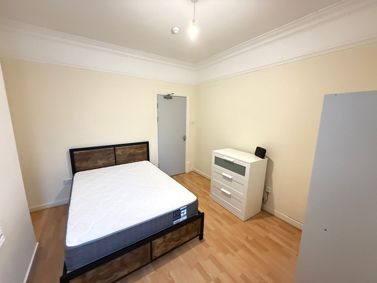Room East Park Road in Leicester