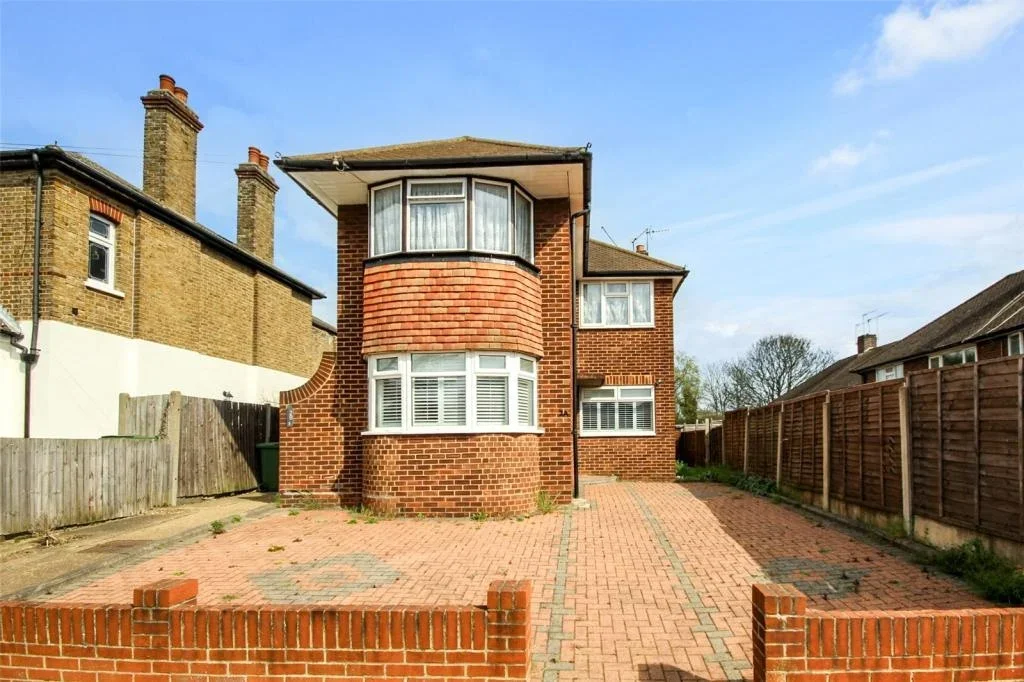 Flat Lulworth Road in Greater London