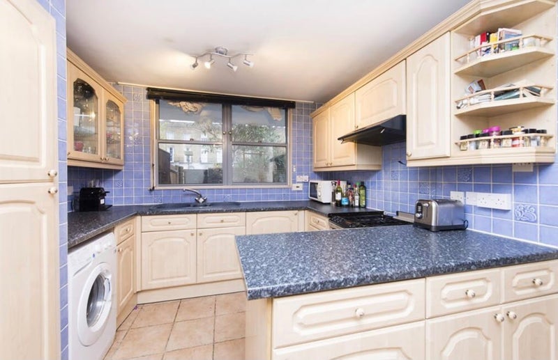 Room Handa Walk in Greater London