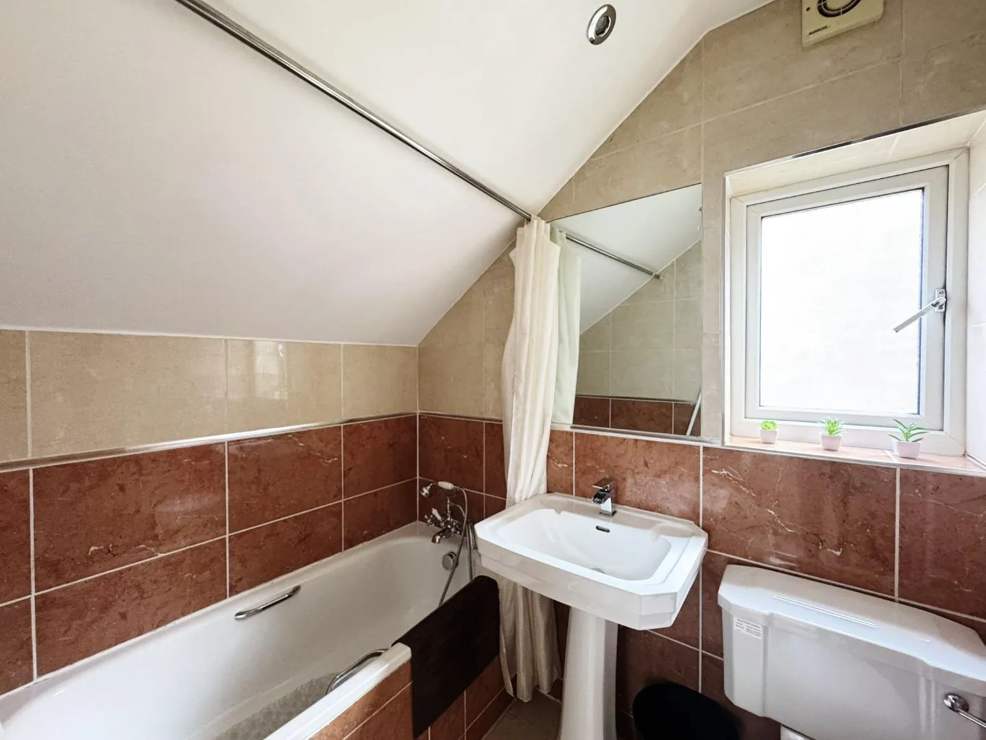 Flat Craven Road in Greater London