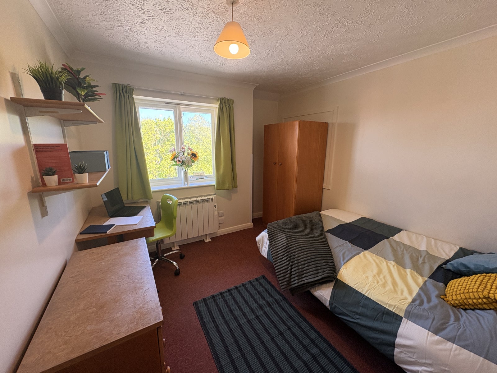 Room Pin Hill in Canterbury