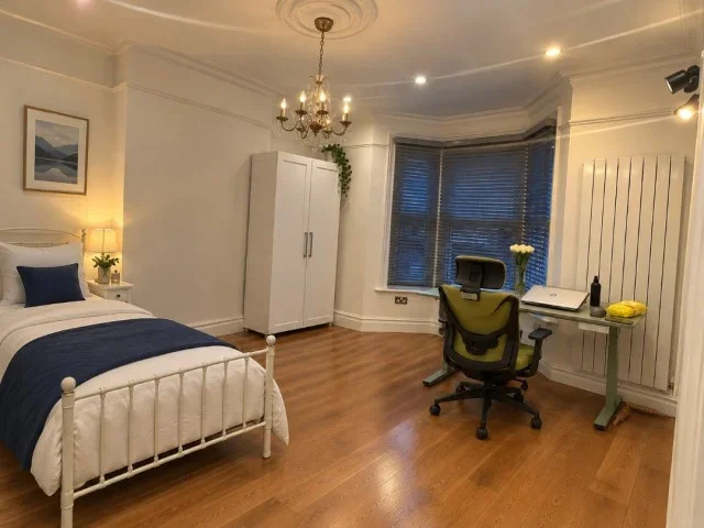 Room Lorne Road in Greater London