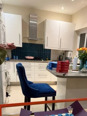 Room Lorne Road in Greater London