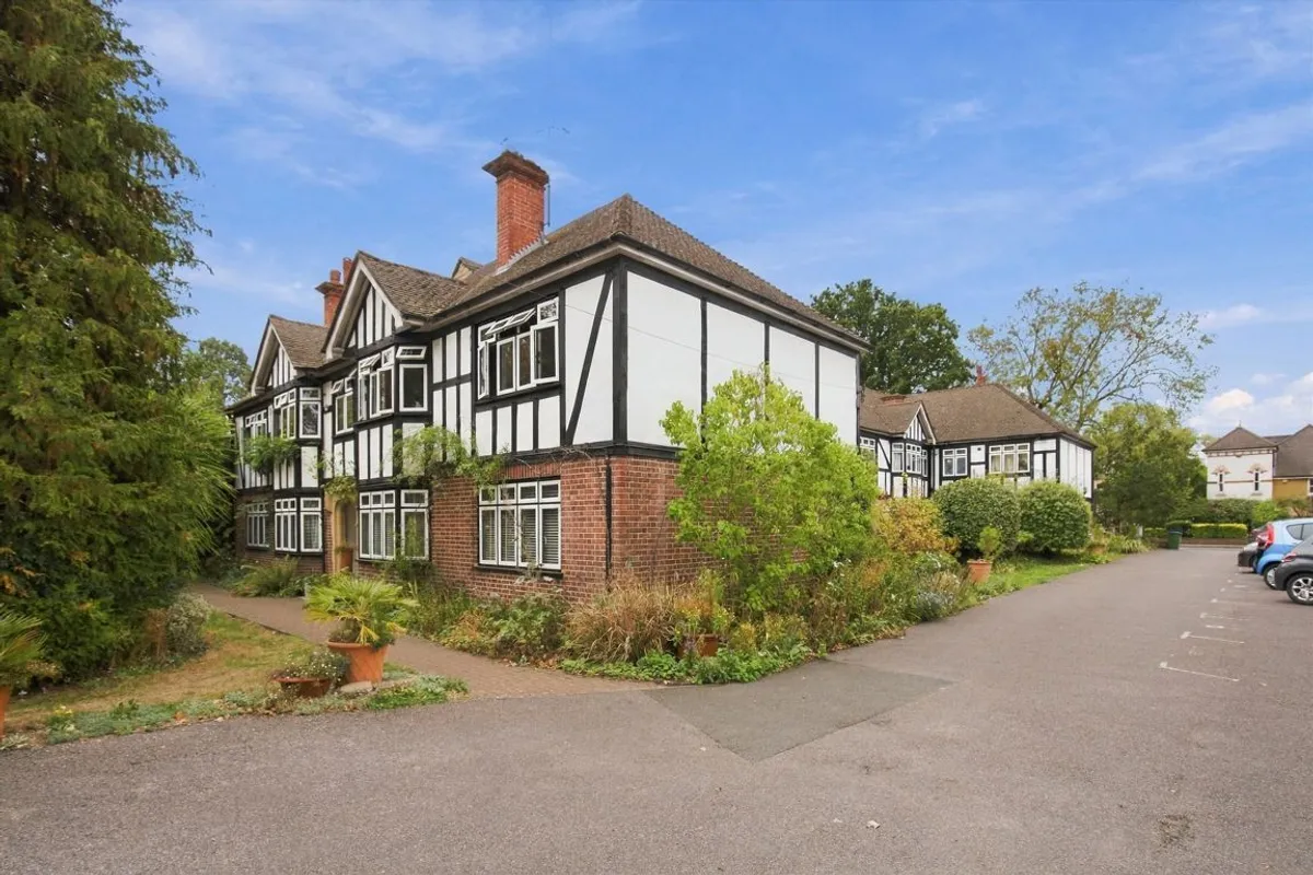 House Queen's Road in Greater London