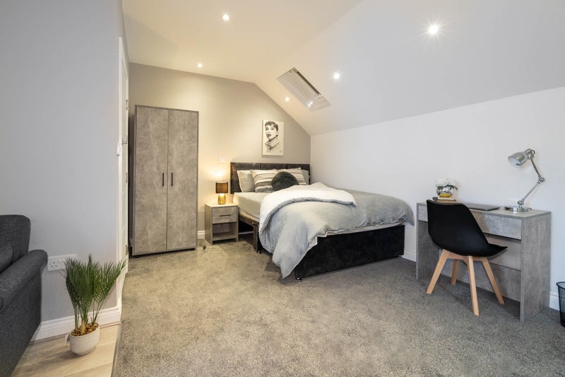 Room Salop Road in Redditch