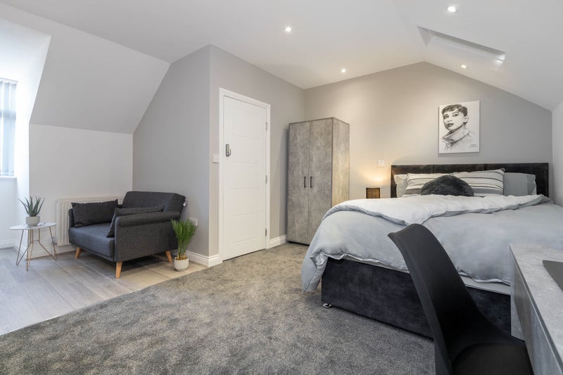 Room Salop Road in Redditch
