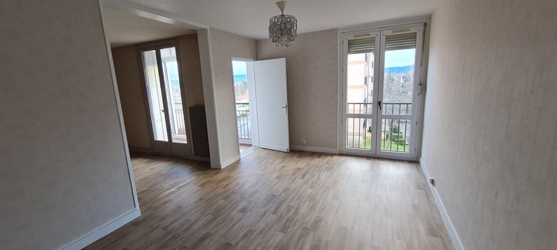 Flat Route de Brousse in Massiac