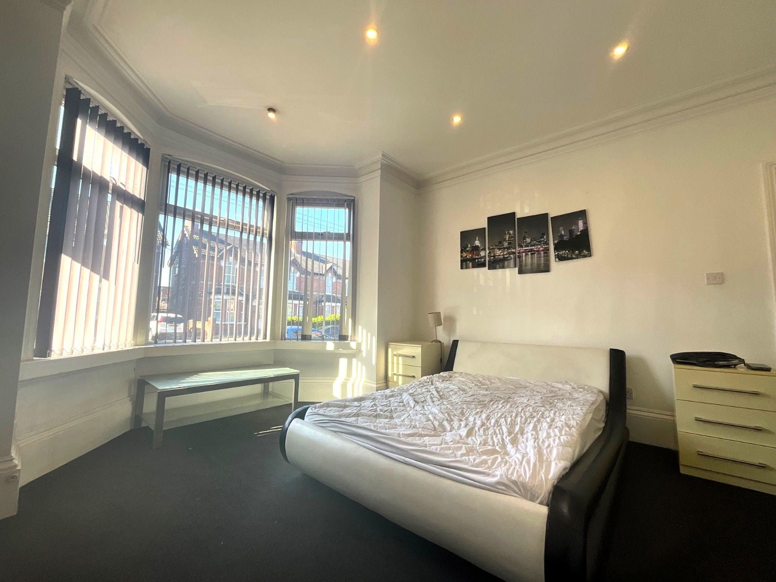 Room Queens Road in Doncaster