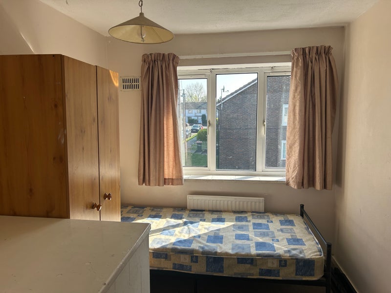 Room Shepherd Close in Crawley