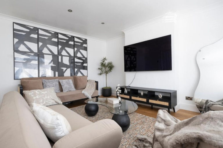 House Moray Close in Greater London