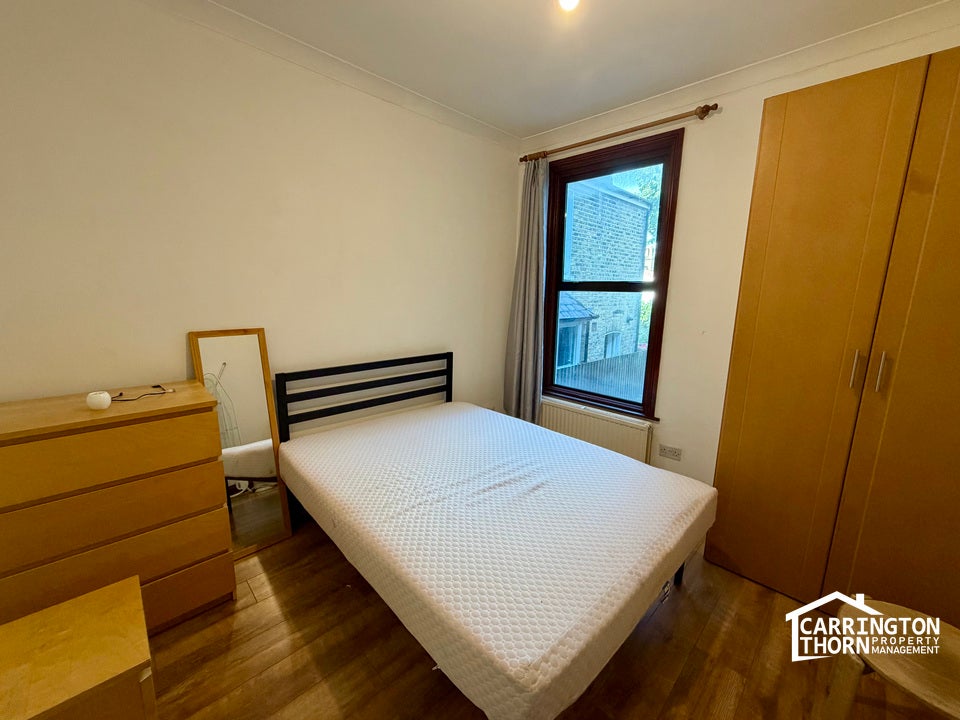 Room Inverine Road in Greater London