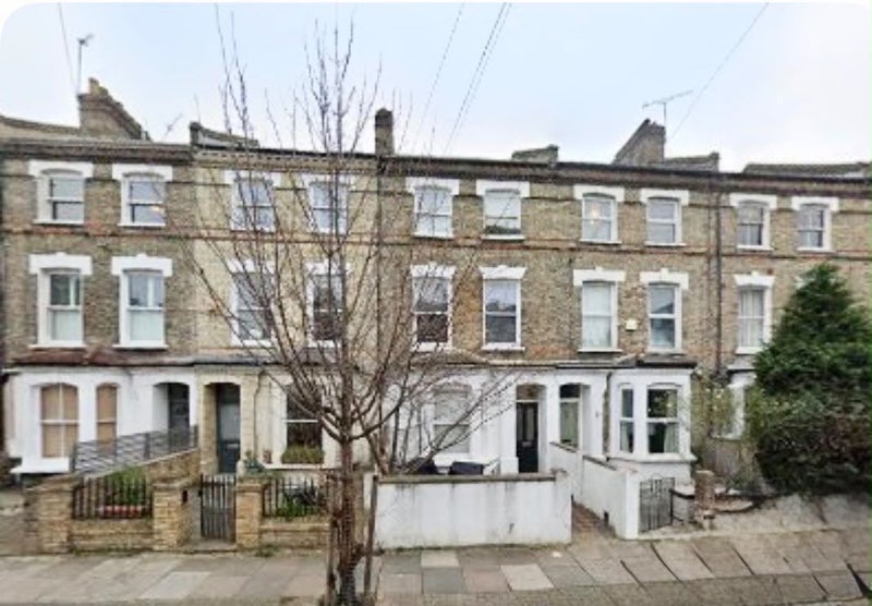 Flat Hartham Road in Greater London