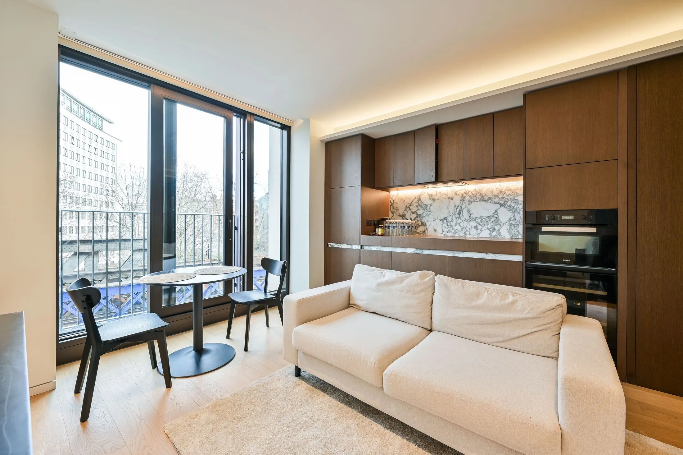 Flat Sutton Walk in Greater London