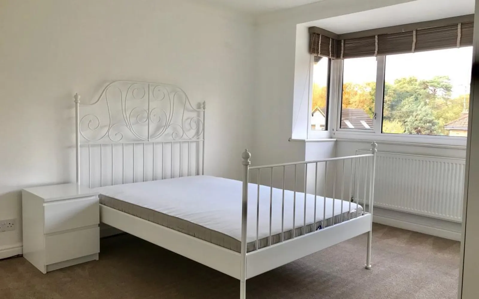 Room Hadley Place in Elmbridge