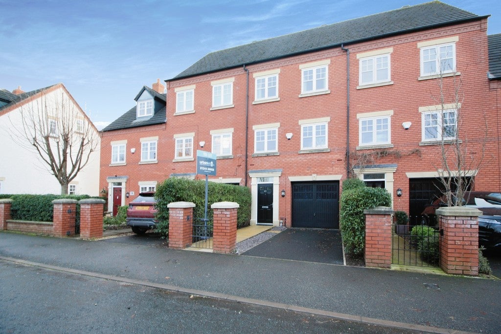 House Upton Grange in Chester