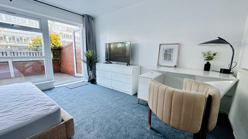 Flat Shepherds Gardens in Birmingham