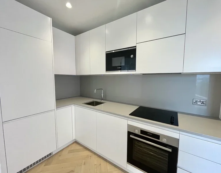 Flat Walm Lane in Greater London