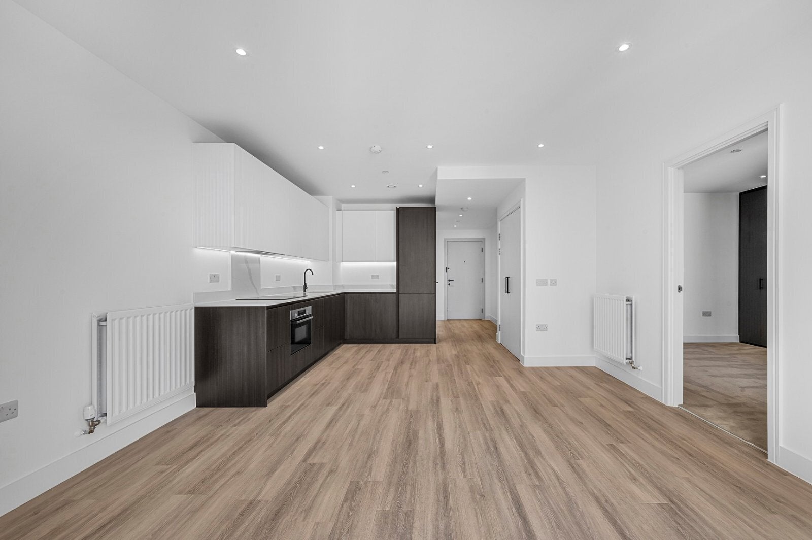 Flat Bollo Bridge Road in Greater London