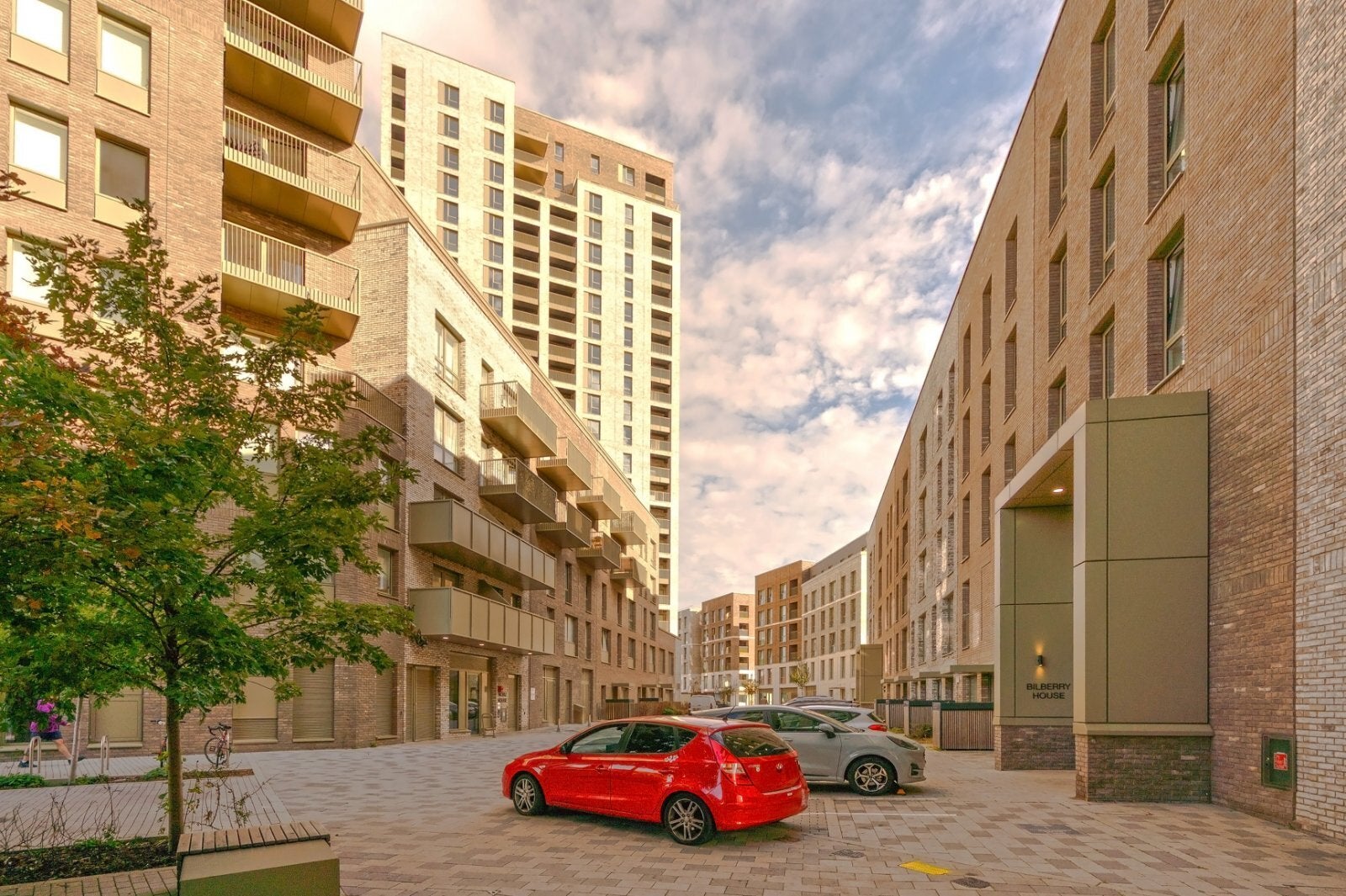 Flat Bollo Bridge Road in Greater London