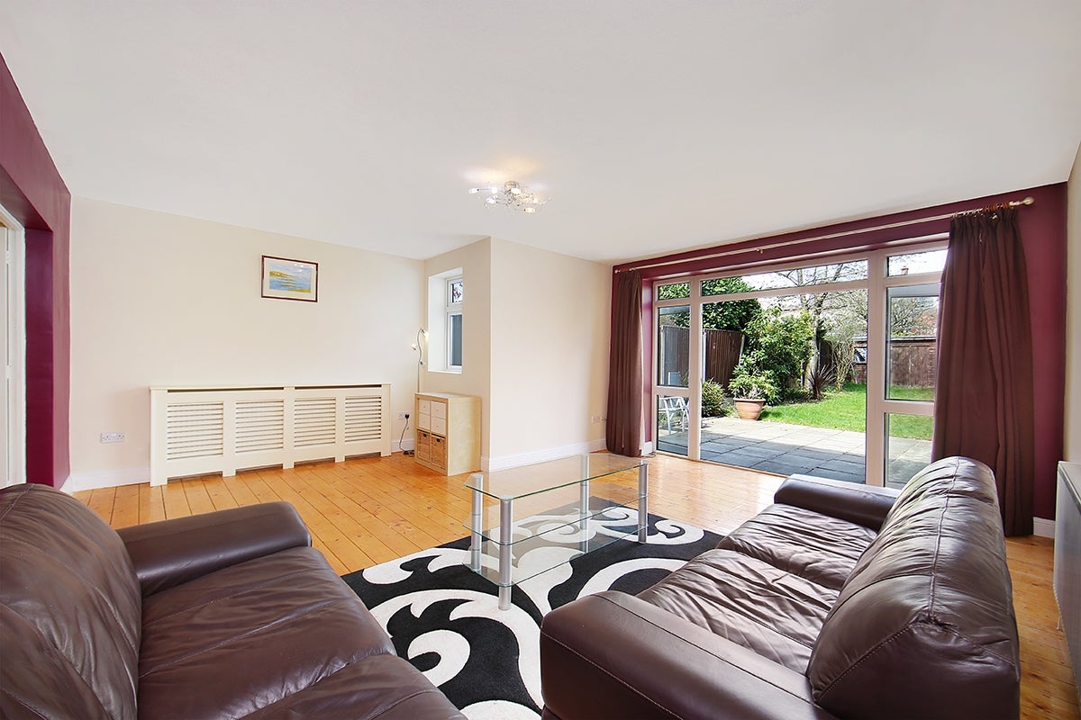 Flat Pollard Road in Greater London