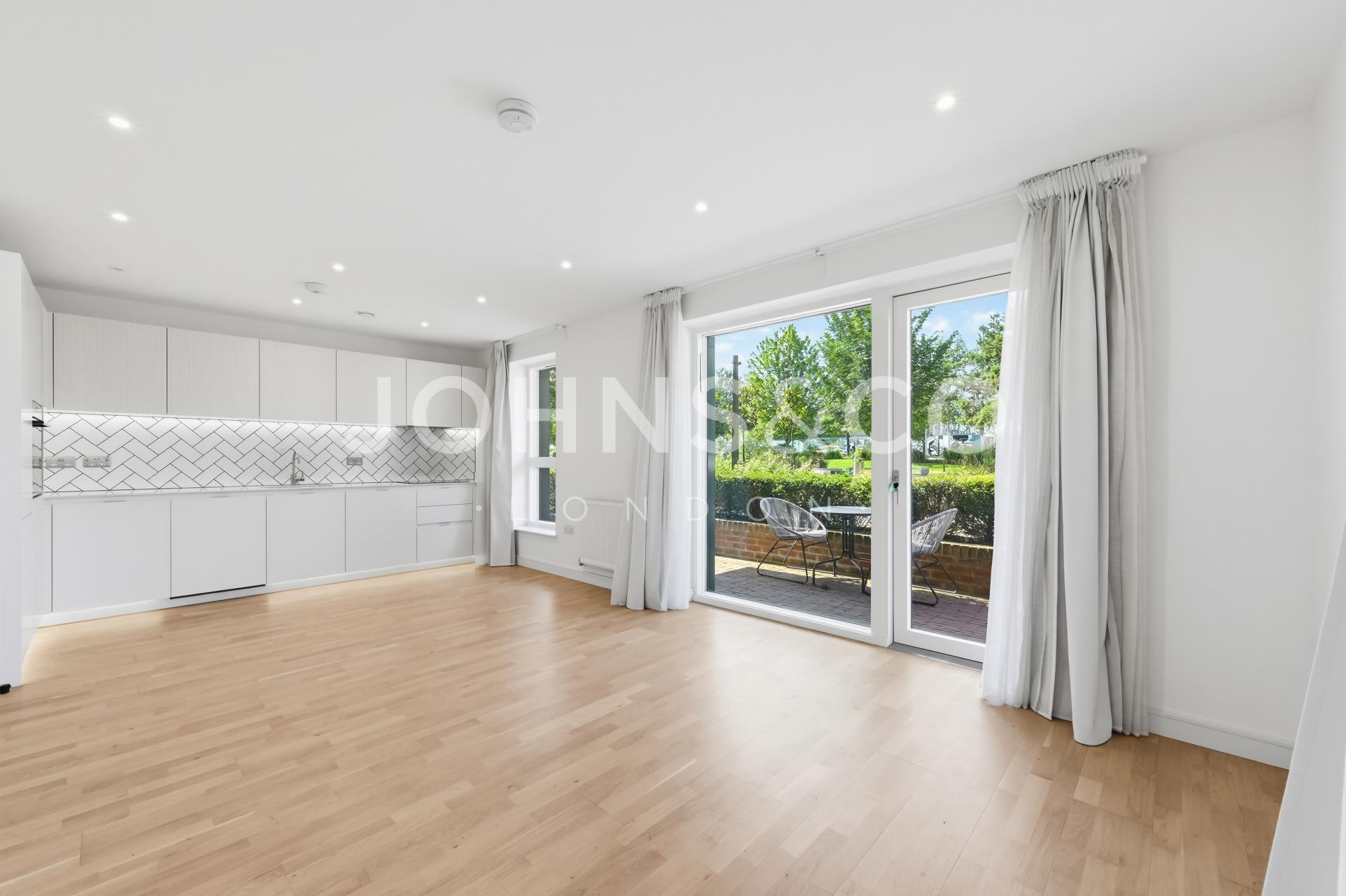 Flat Greenleaf Walk in Greater London