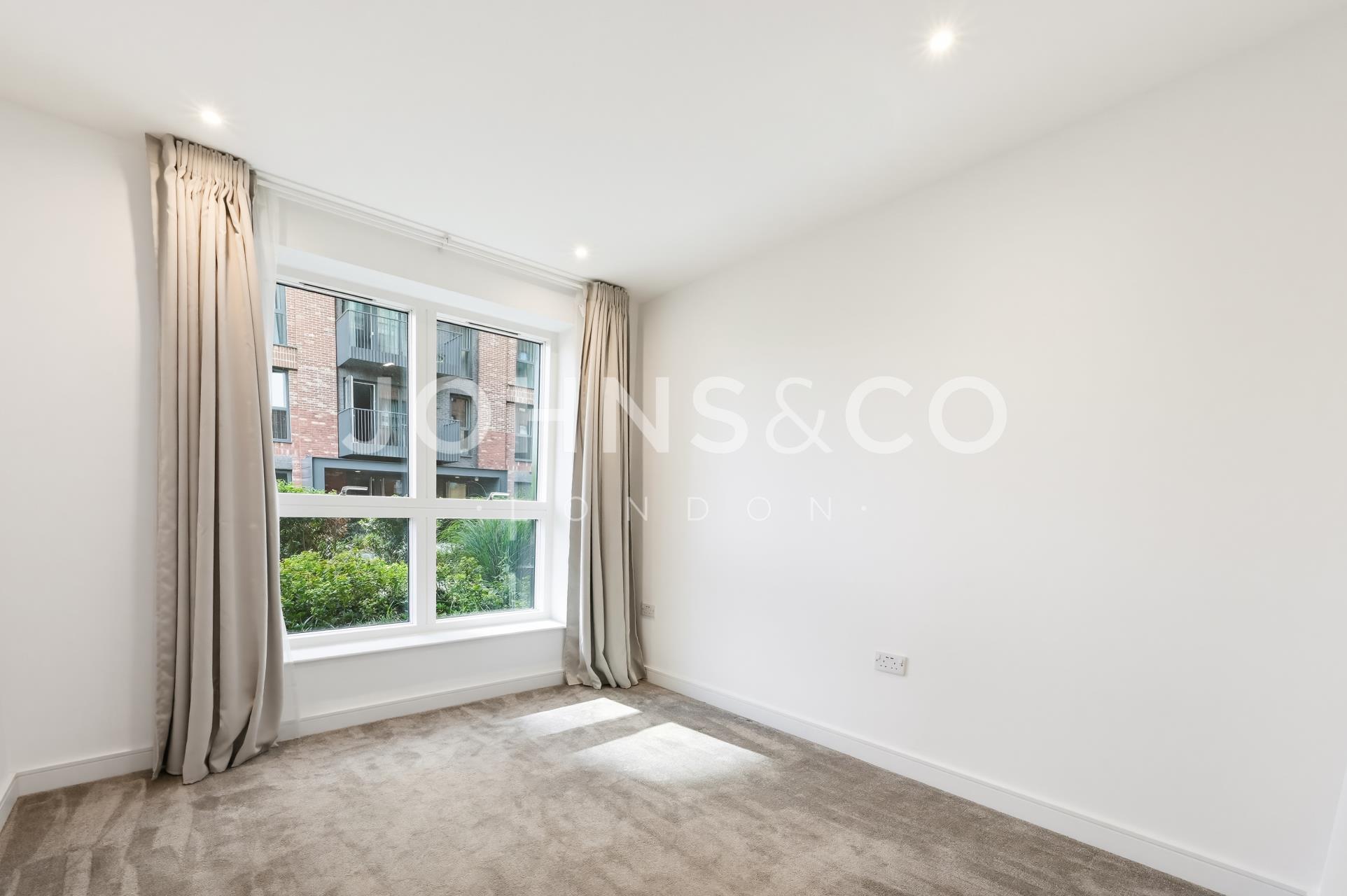 Flat Greenleaf Walk in Greater London