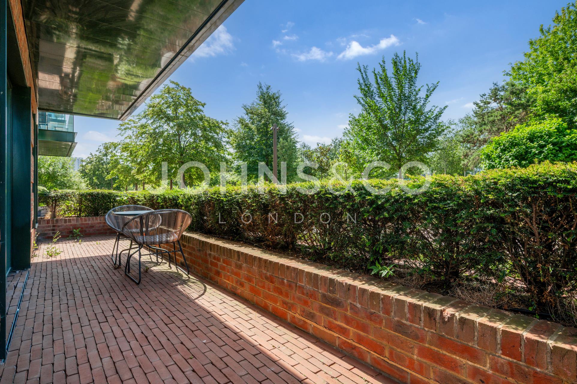 Flat Greenleaf Walk in Greater London