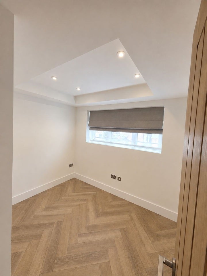 Flat Runnymede in Greater London