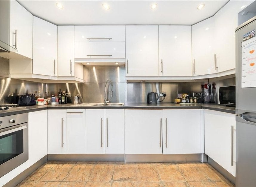 Flat Gledhow Gardens in Greater London