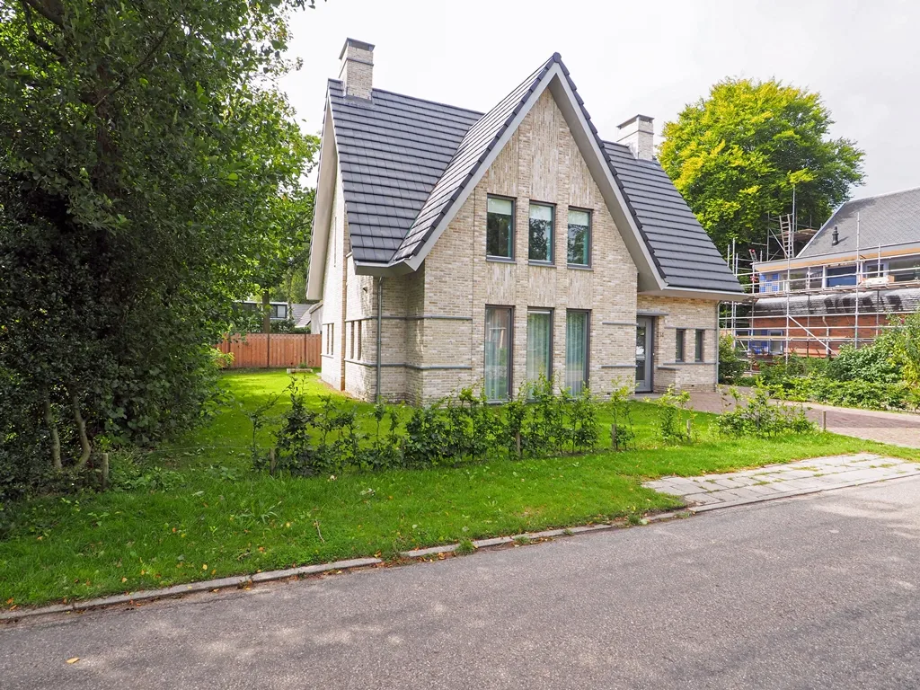 Huis Midden Geestweg 14 in Bergen (nh)