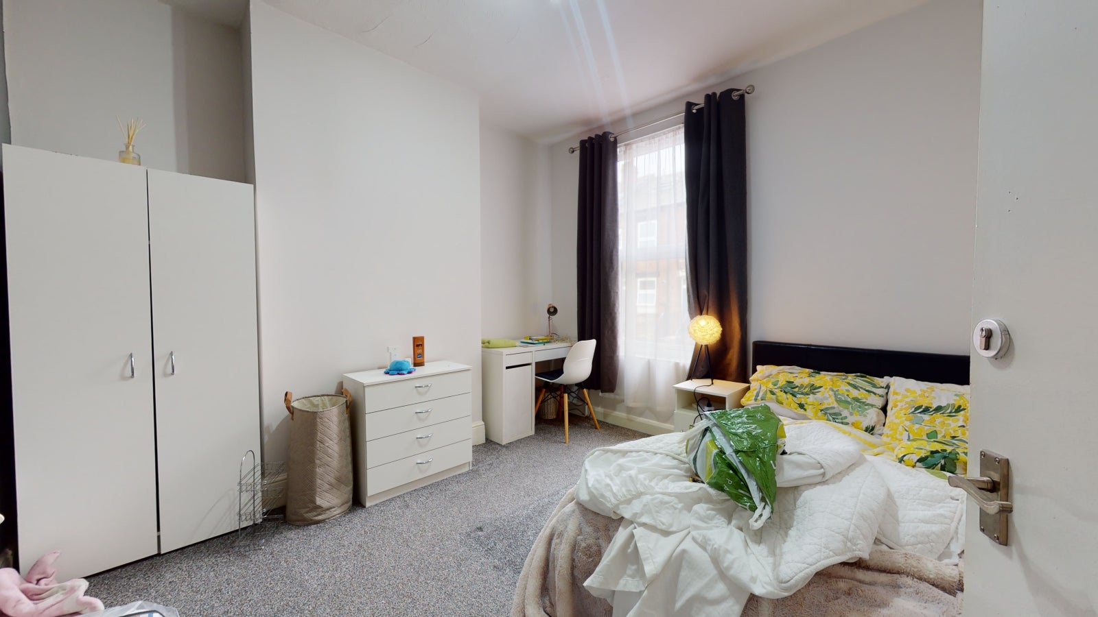 Room Burley Road in Leeds