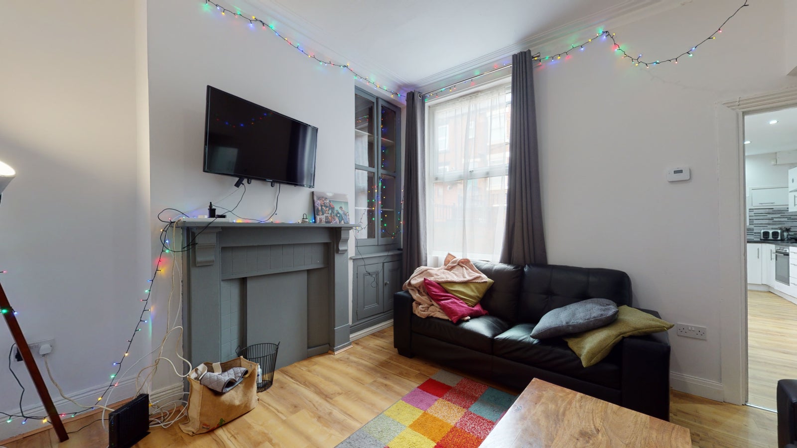 Room Burley Road in Leeds