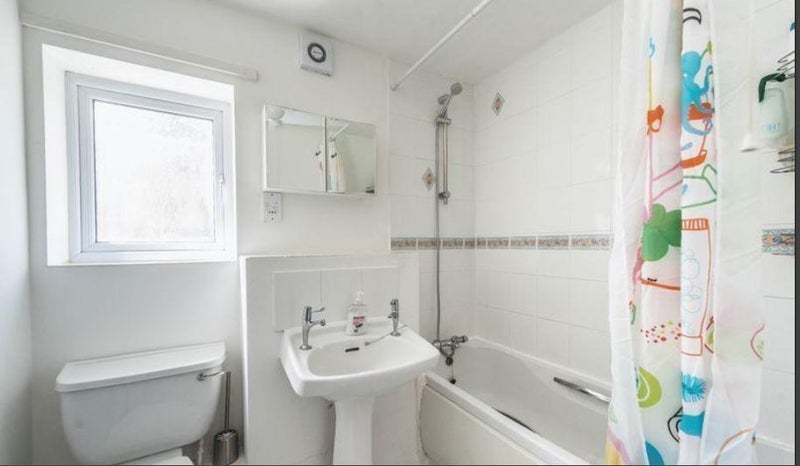 Room Bramwell Drive in Sheffield