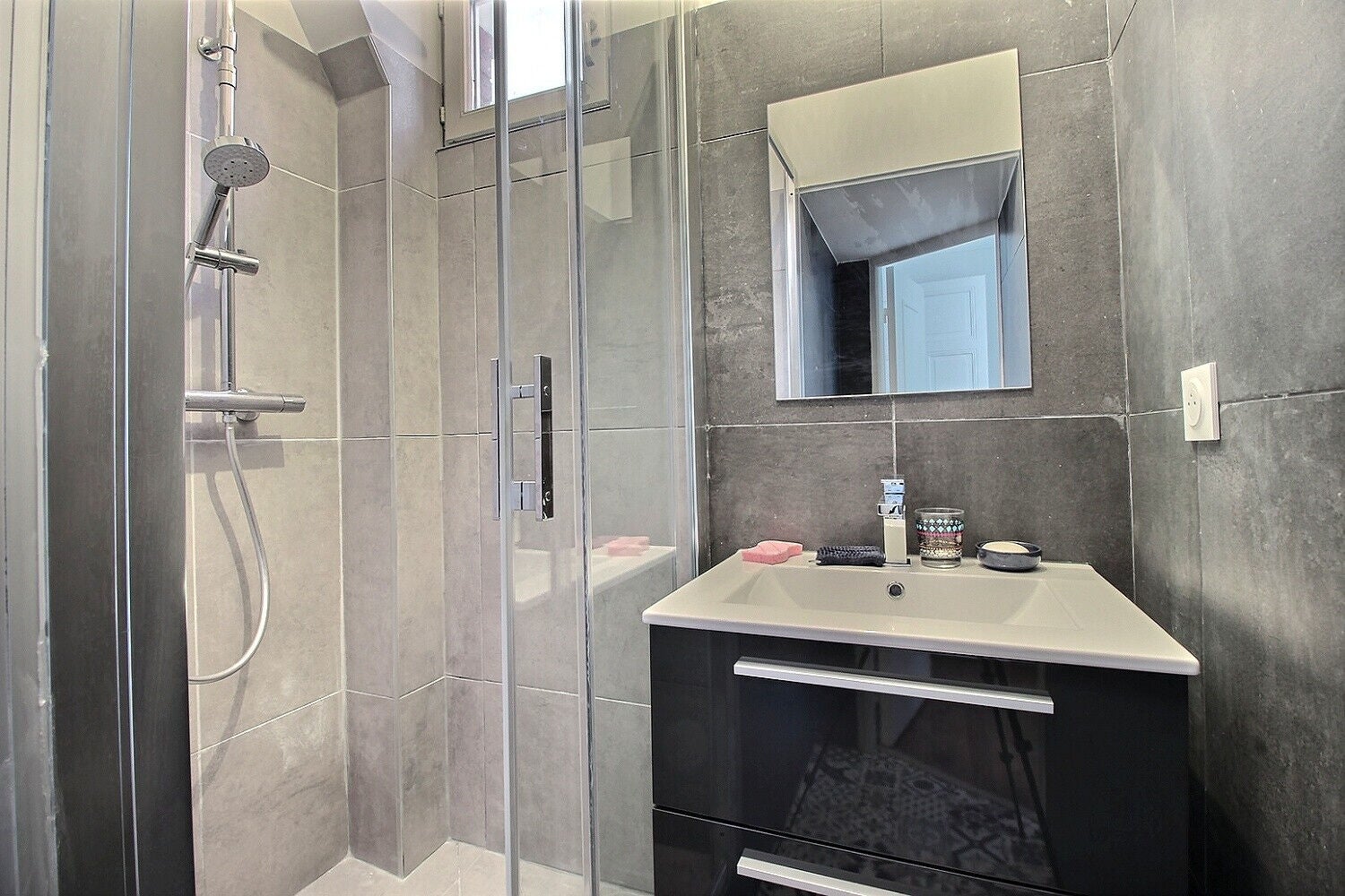 Flat Rue Raspail in Courbevoie