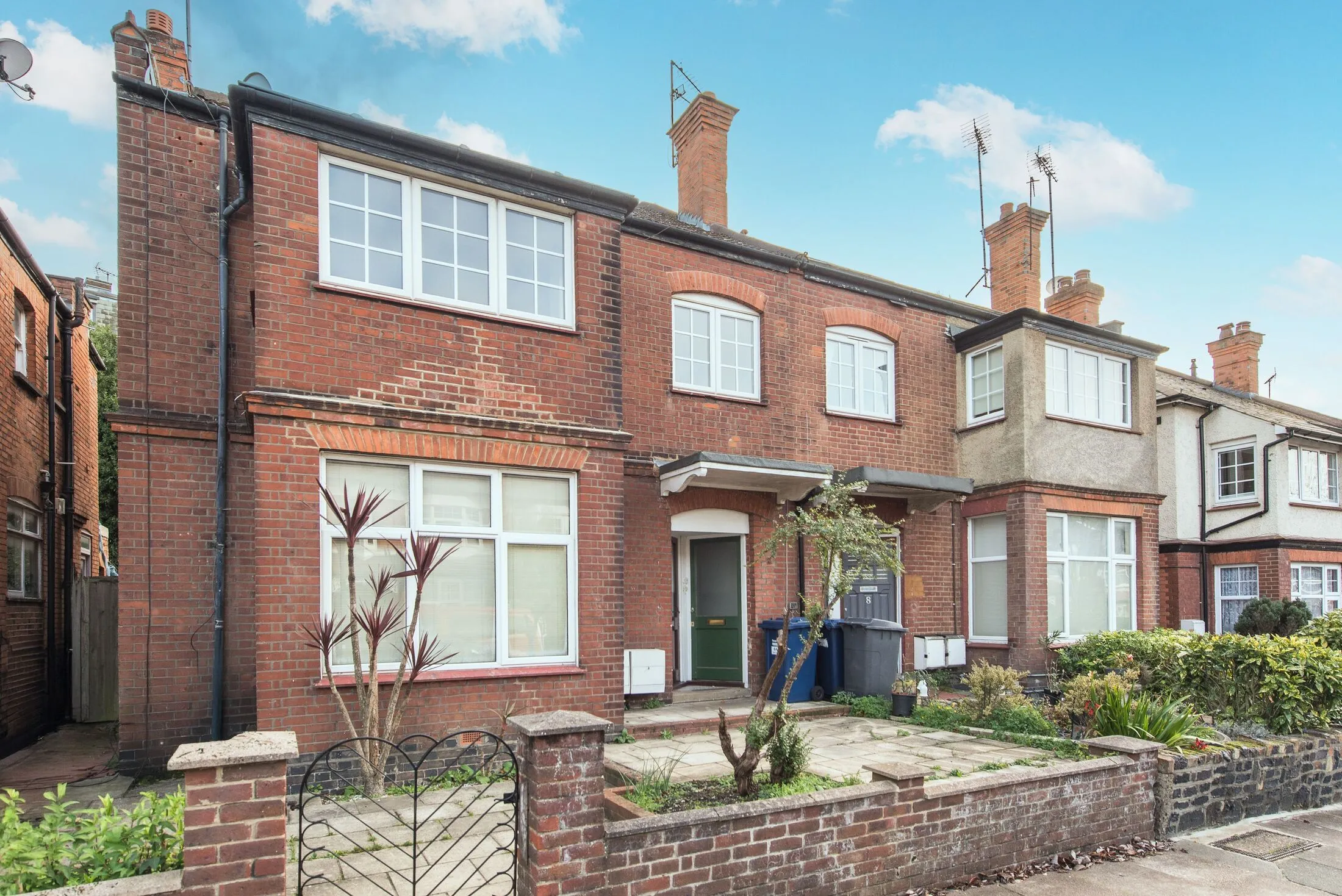 Flat Birley Road in Greater London