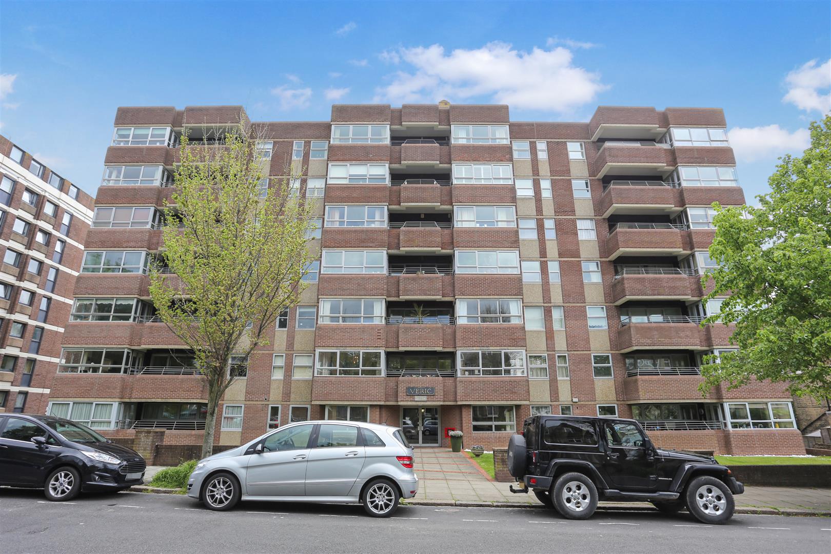 Flat Eaton Gardens in Portslade by Sea