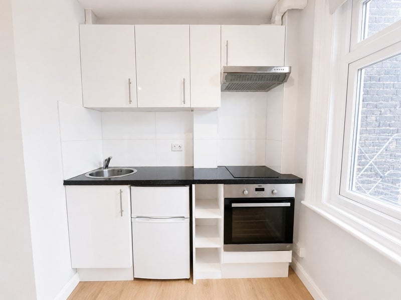 Flat West End Lane in Greater London