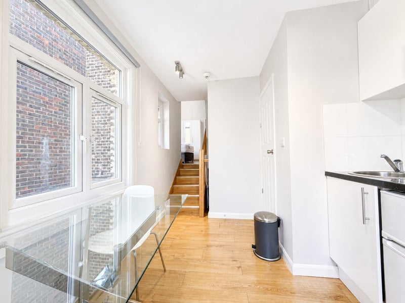 Flat West End Lane in Greater London