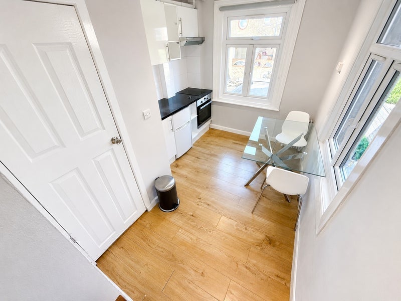 Flat West End Lane in Greater London