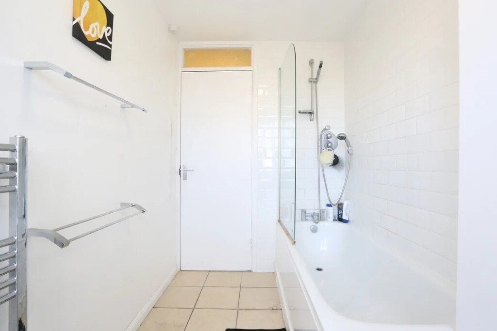 Room Malmesbury Road in Greater London