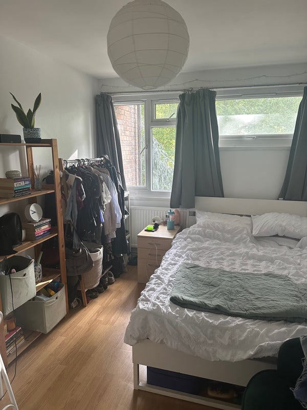 Room Ramsey Street in Greater London