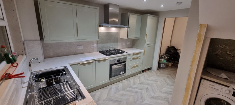 Room Cook Crescent in Mayfield