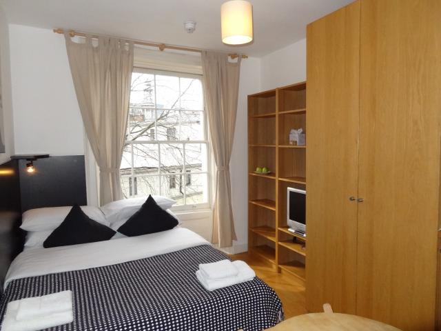 Flat Cartwright Gardens in Greater London