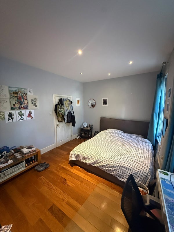Room Vauxhall Grove in Greater London