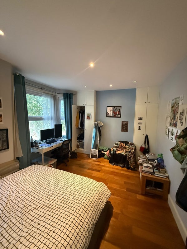 Room Vauxhall Grove in Greater London