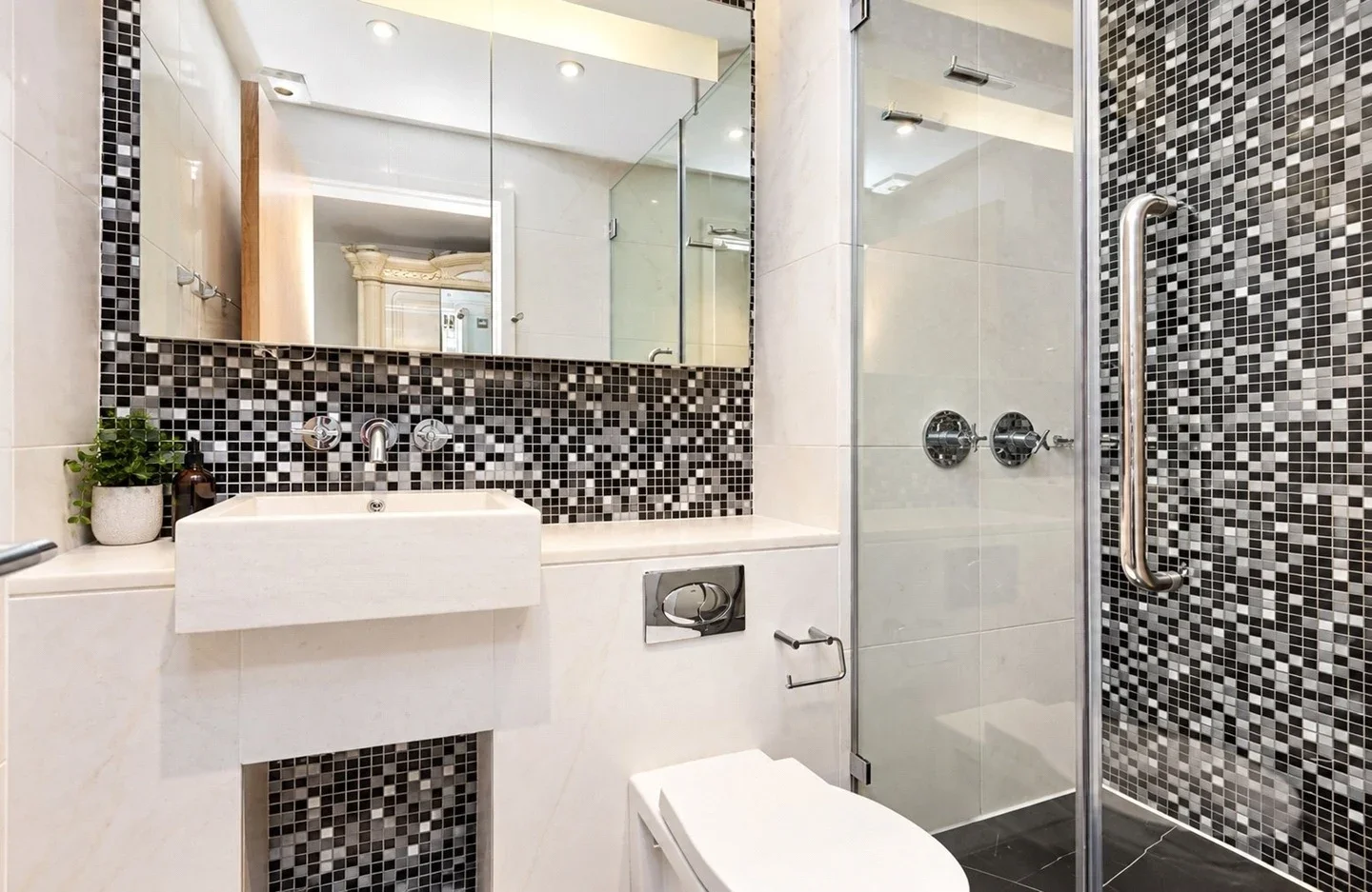 Flat Millharbour in Greater London