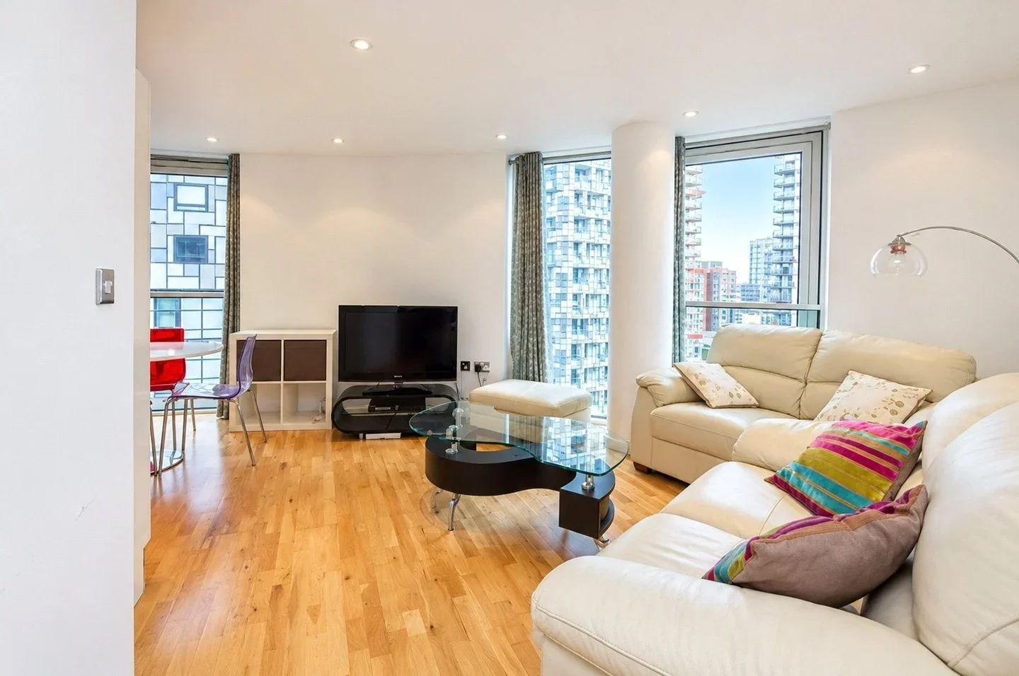 Flat Millharbour in Greater London